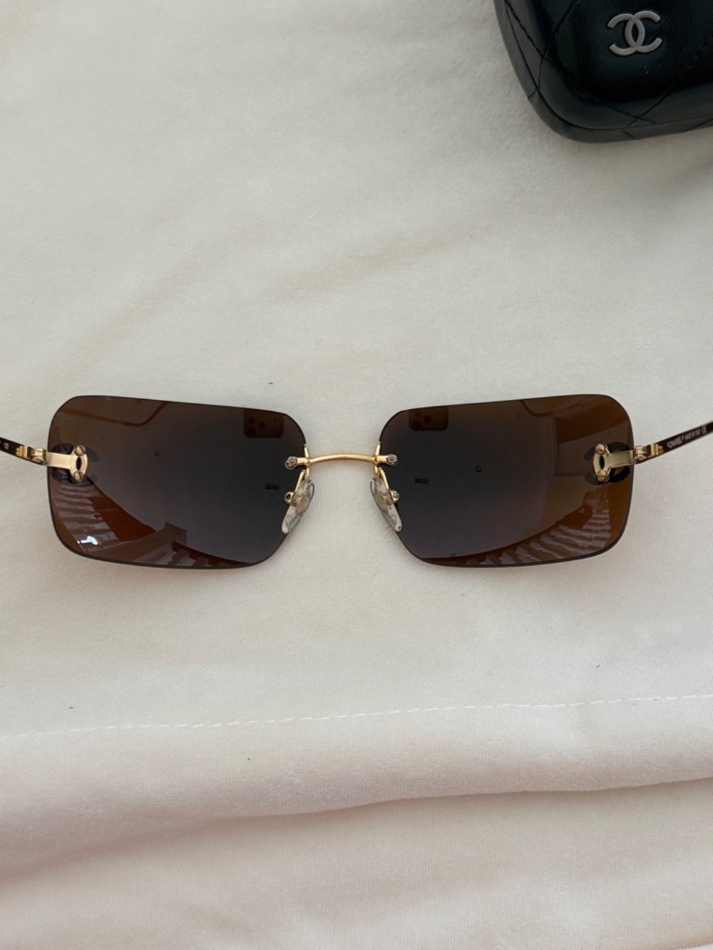 CHANEL Gold-Tone Rimless Sunglasses with Brown Gradient Lenses - Picture 5 of 7